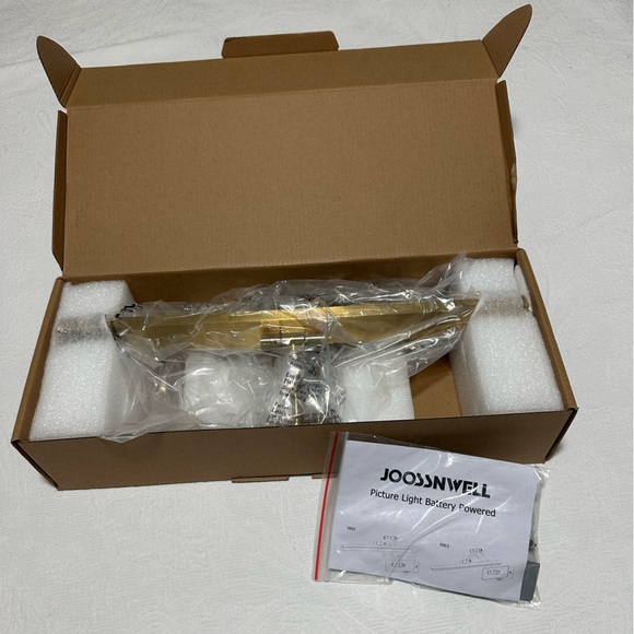 Brass Wireless Picture Light with Remote - Picture 5 of 6